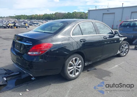 2016 Mercedes-Benz C 300 4Matic/Luxury 4Matic/Sport 4Matic z USA, uszkodzony, nr VIN 55SWF4KB4GU097714